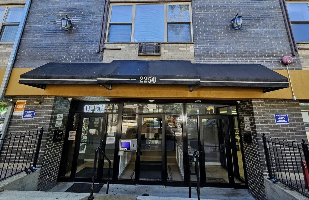 2250 N Lincoln Avenue 502, Chicago