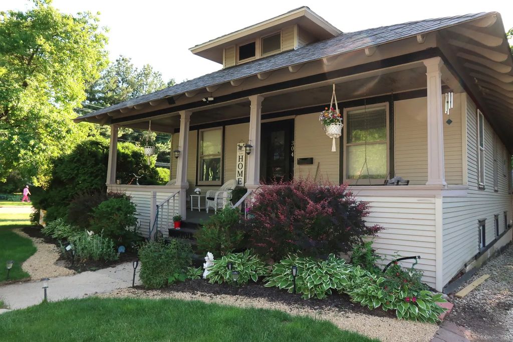 304 N Worth Avenue, Elgin