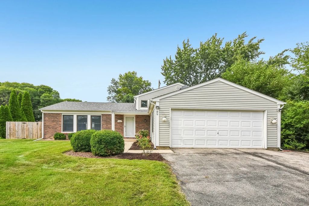 89 Foxcroft Road, Naperville