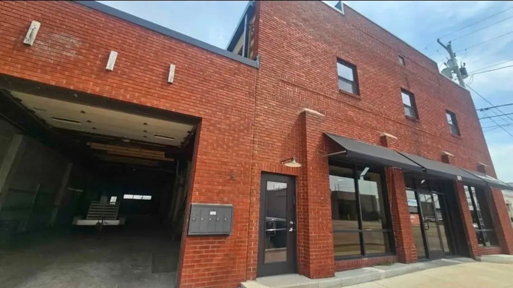 323 1/2 17th Street, Bettendorf