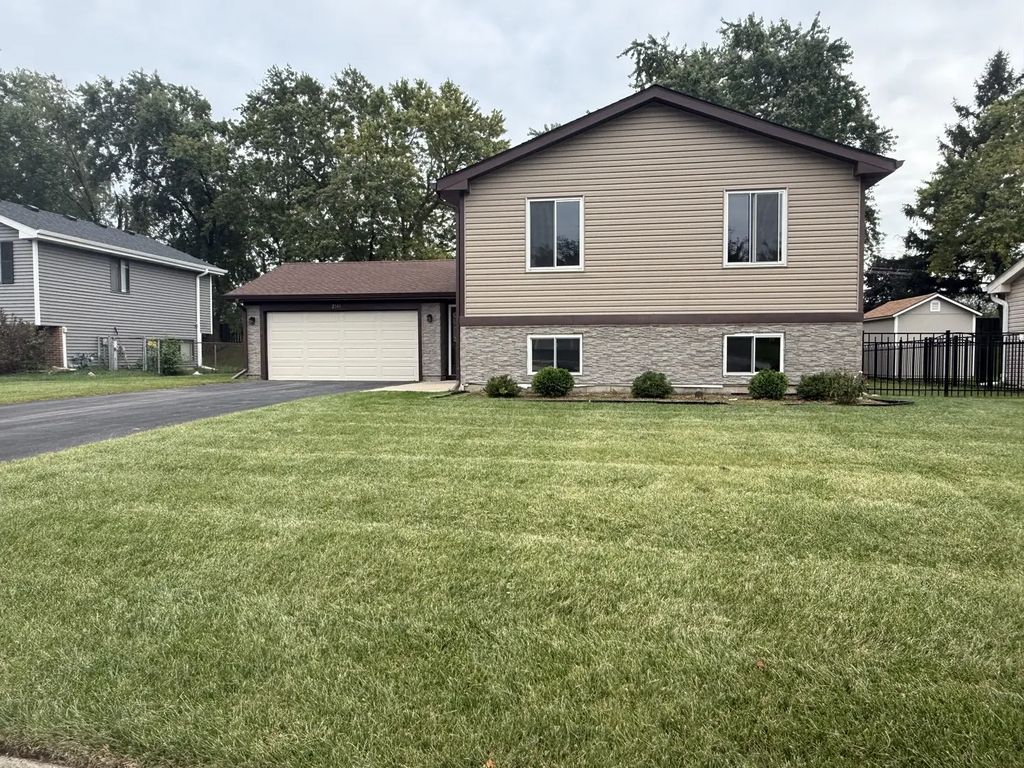 2341 Leeward Lane, Hanover Park