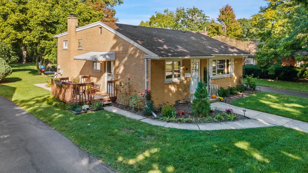 834 Beach Avenue, La Grange Park
