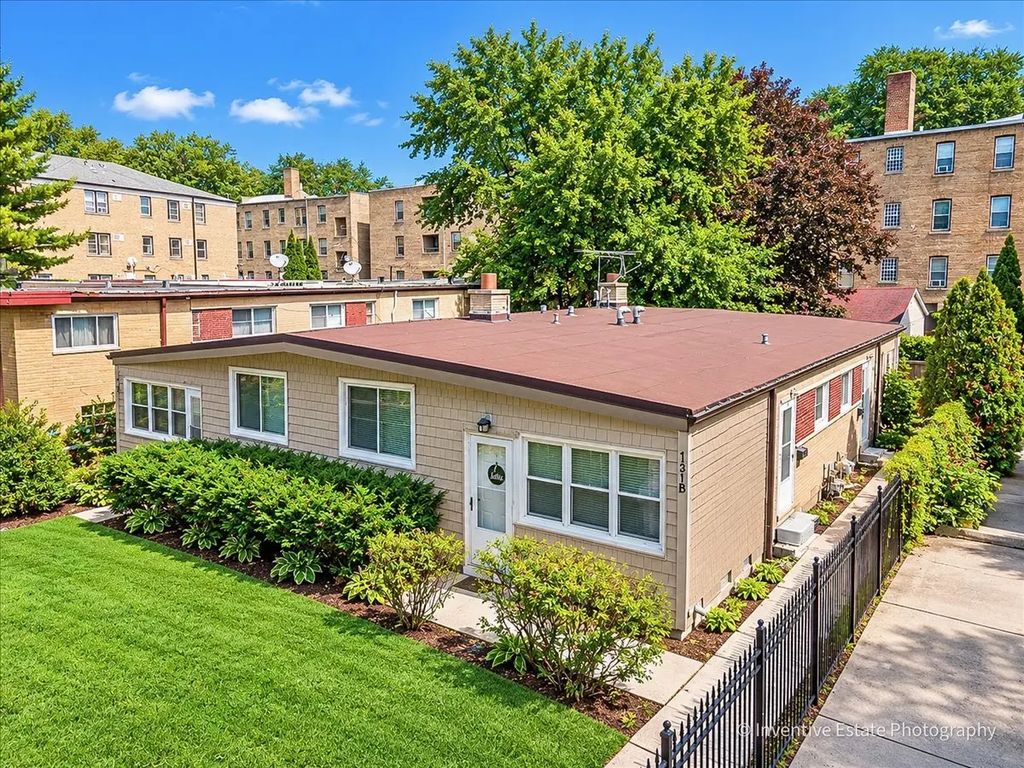 131 Callan Avenue, Evanston
