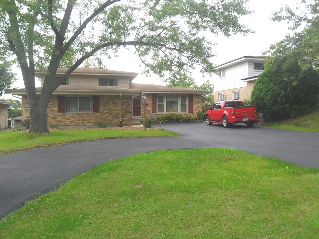 8501 S Kean Avenue, Hickory Hills
