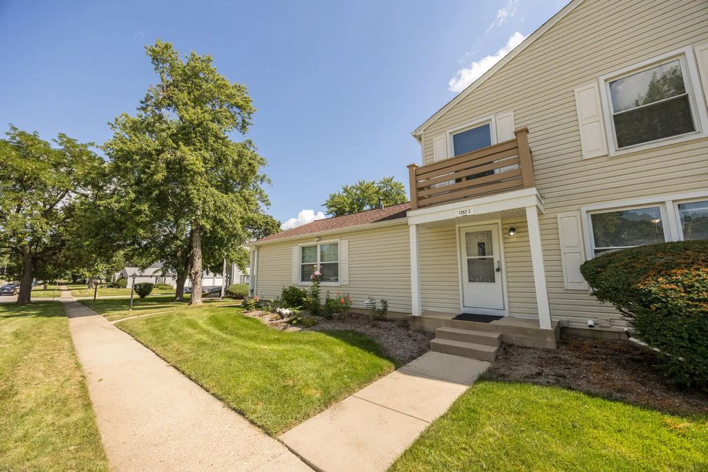 1257 Pearl Avenue C, Glendale Heights
