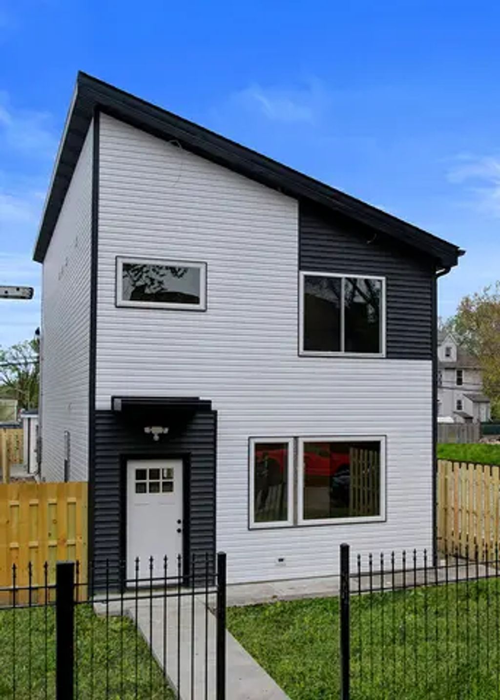 5837 W Iowa Street, Chicago