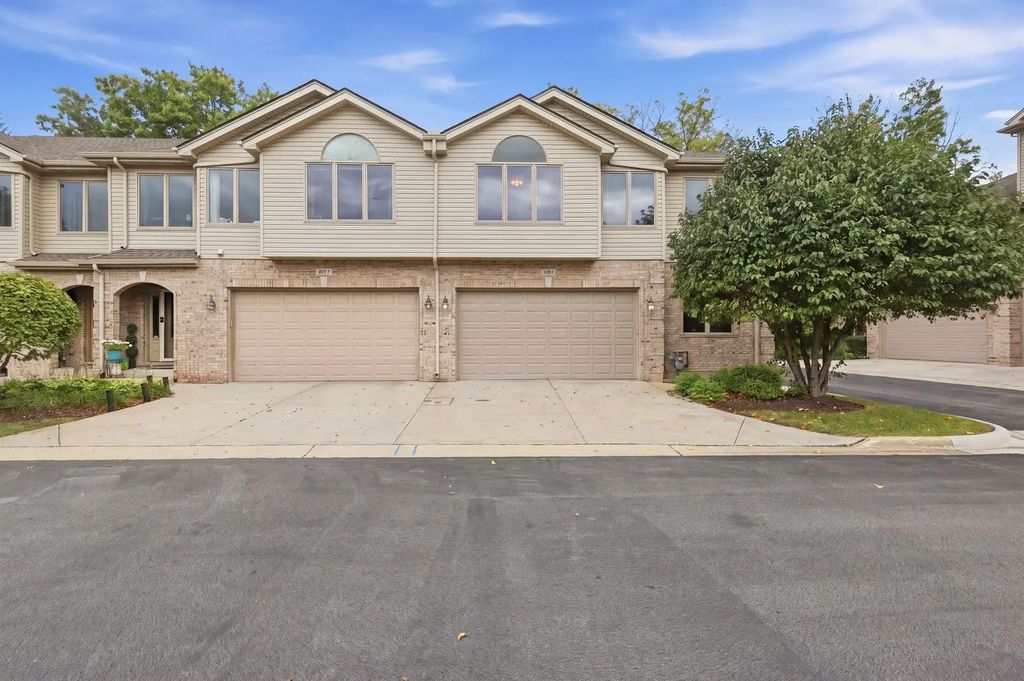 691 E Nerge Road, Roselle