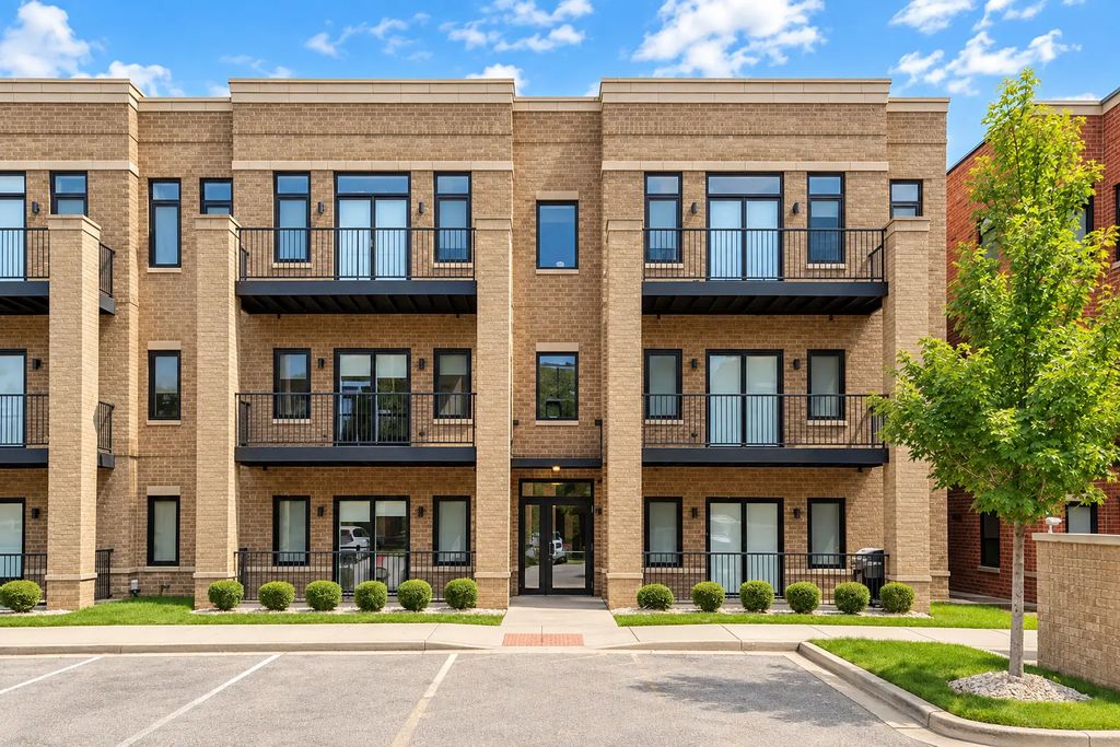 8467 Grand Avenue 102, River Grove