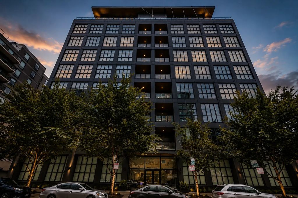 900 W Washington Boulevard 301, Chicago