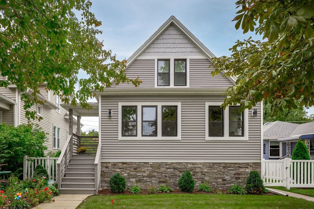 7642 Adams Street, Forest Park