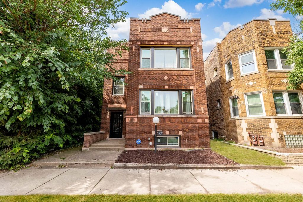 7652 S Cornell Avenue 2, Chicago
