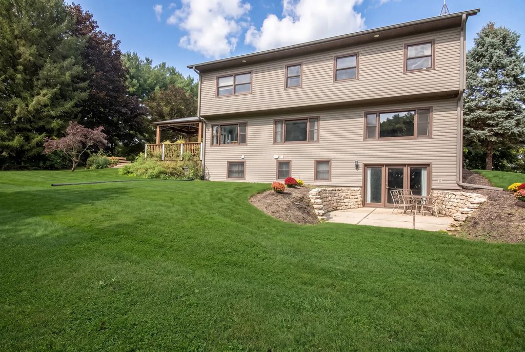 6904 E Rockton Road, Roscoe