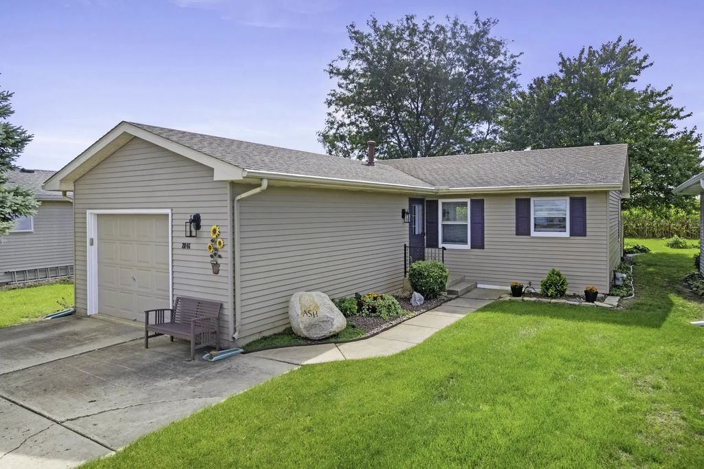 2846 N 48th. Road, Sandwich