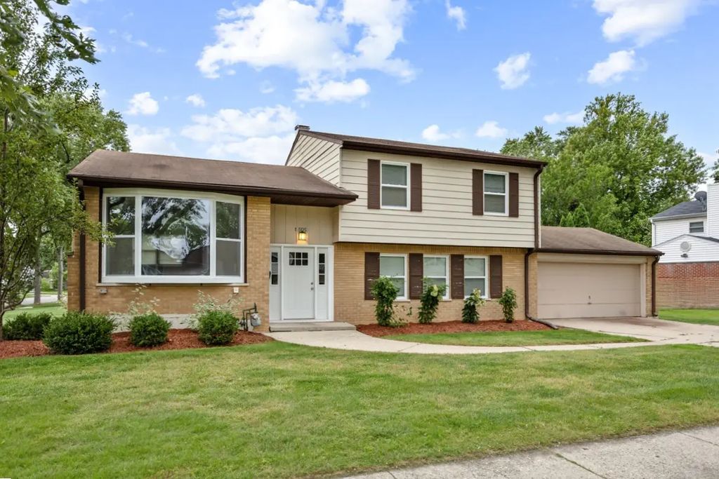 1505 E Michele Drive, Palatine