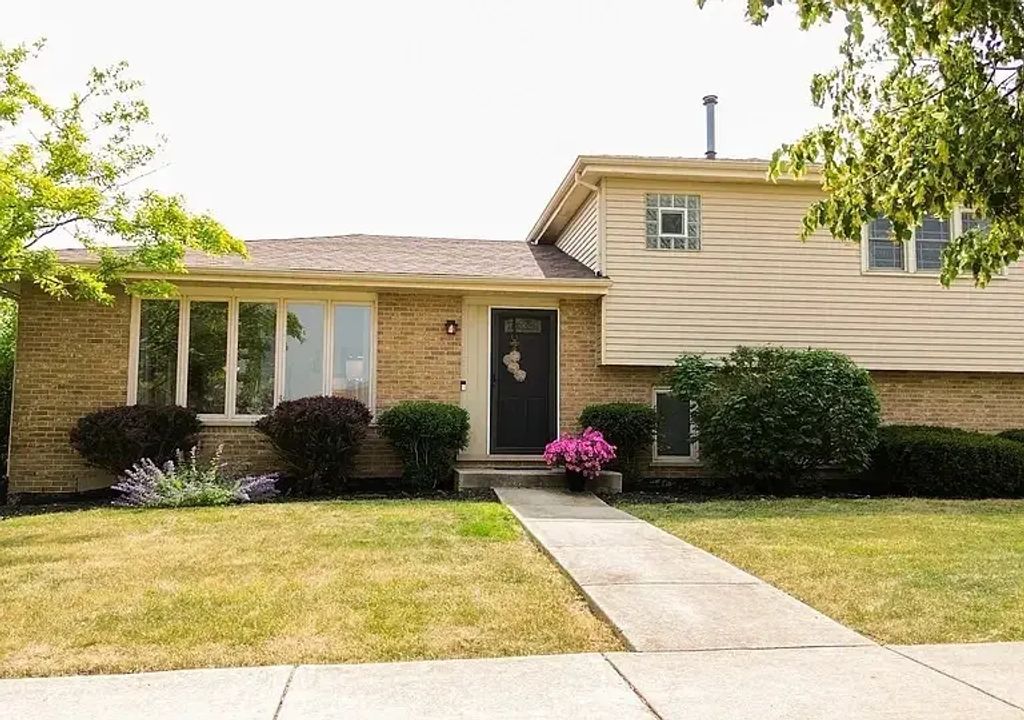 17001 93rd Avenue, Orland Hills