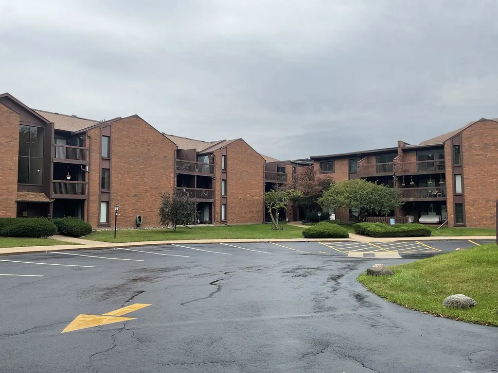 2929 Sunnyside Drive 127b, Rockford