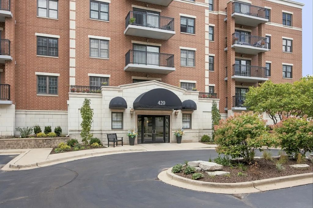 420 W Burlington Avenue 406, La Grange