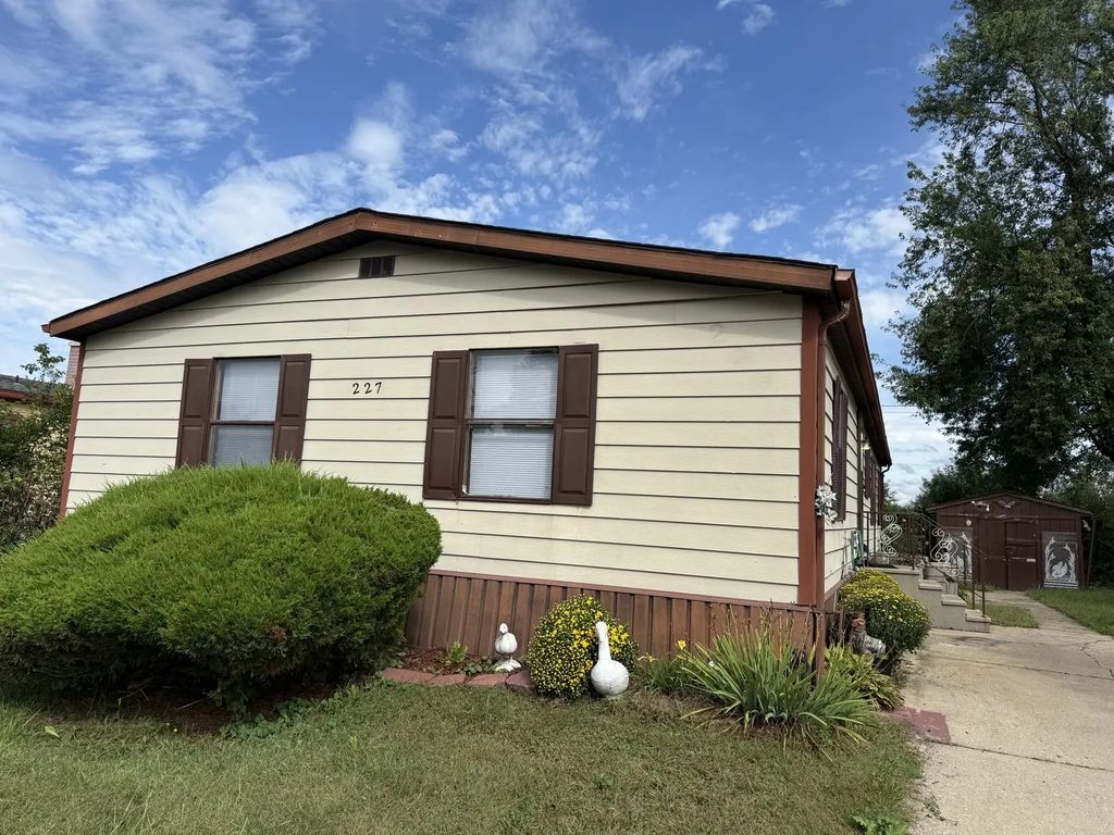 227 Blackthorn Road, Matteson