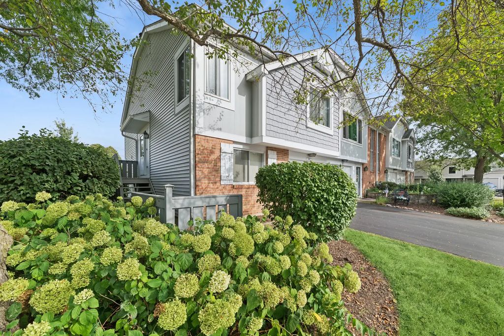 On671 Bedford Lane, Winfield