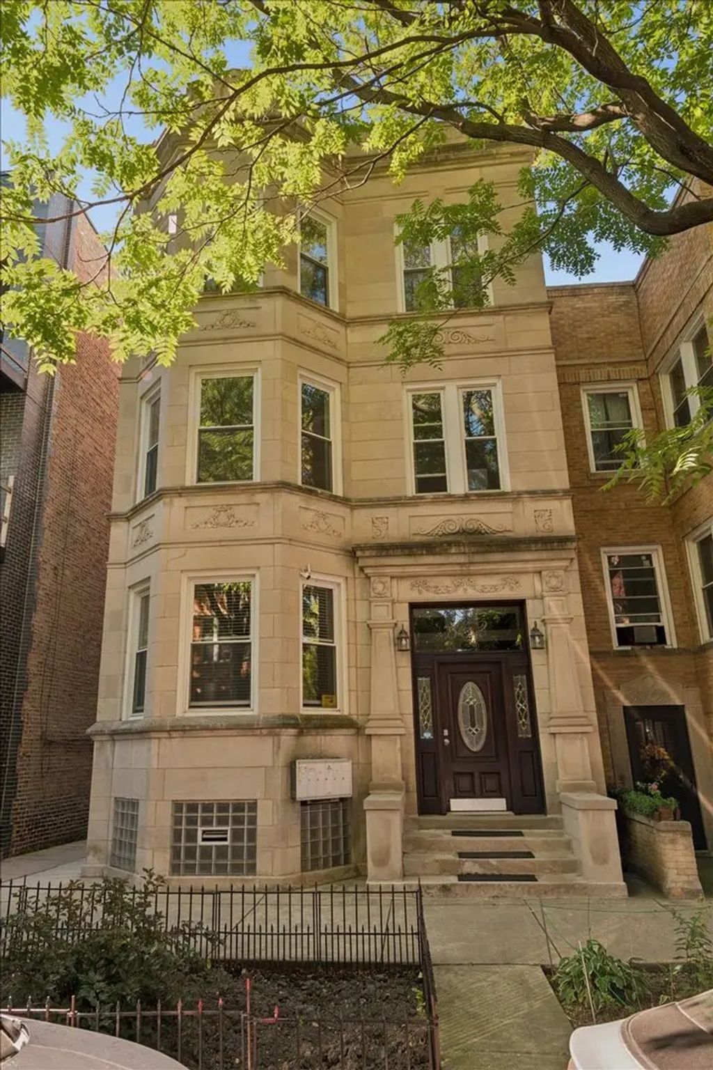 852 N Hoyne Avenue, Chicago