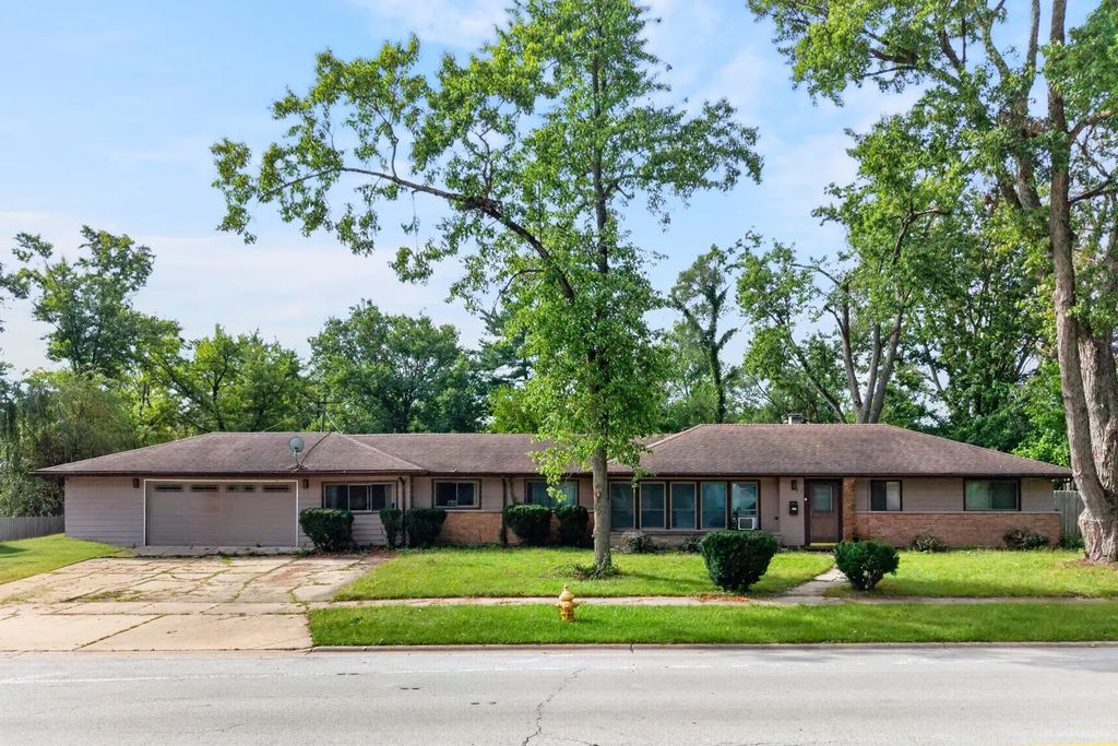 73 Blackhawk Drive, Park Forest