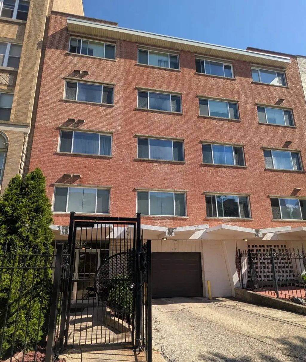 5953 N Kenmore Avenue 405, Chicago