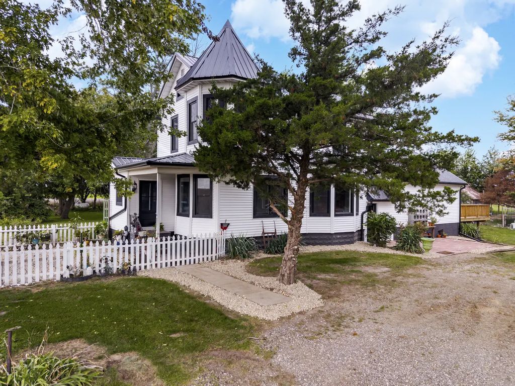 17292 E 300 North Road, Heyworth