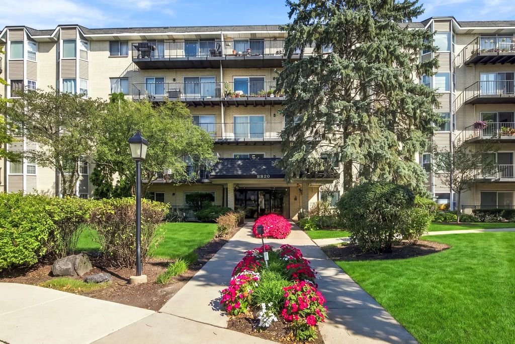 8620 Waukegan Road 504, Morton Grove
