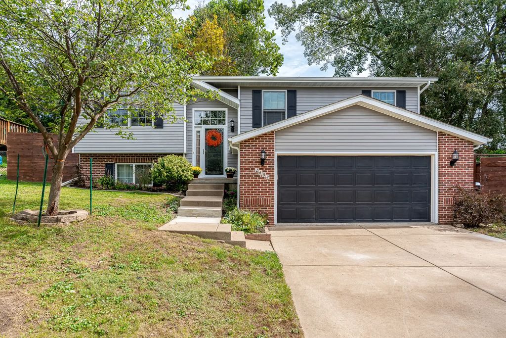 2608 Revo Road, Davenport