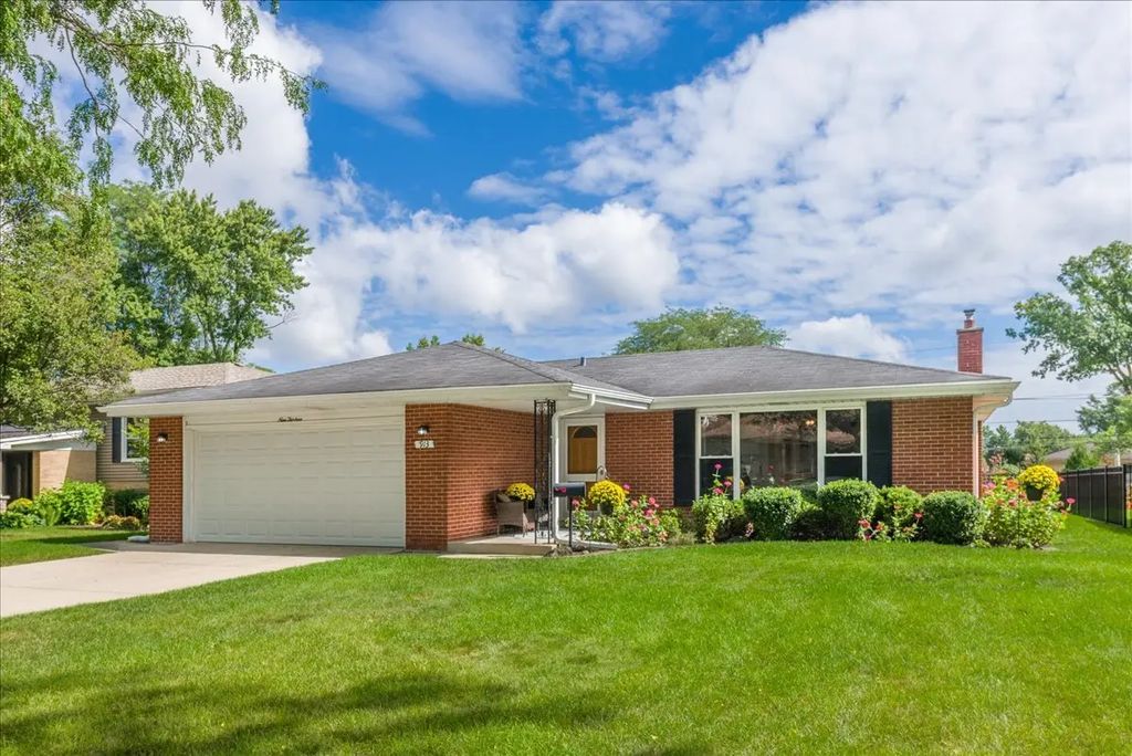 913 S Lancaster Street, Mount Prospect