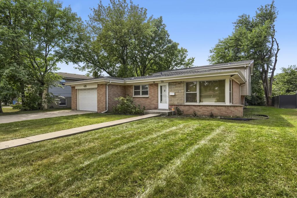 918 S Owen Street, Mount Prospect