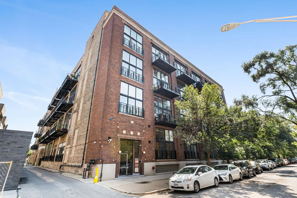 1935 N Fairfield Avenue 402, Chicago