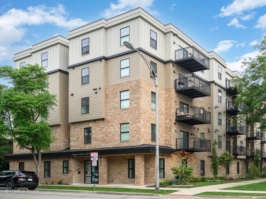 261 Washington Boulevard 305, Oak Park