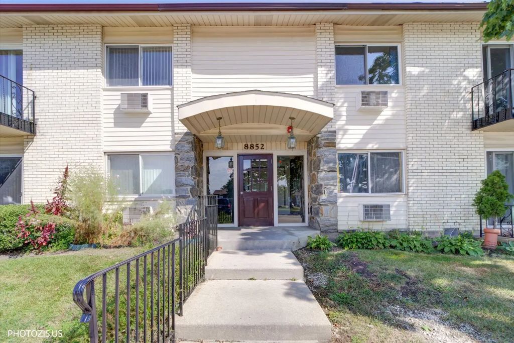 8852 N Leslie Lane 2c, Des Plaines