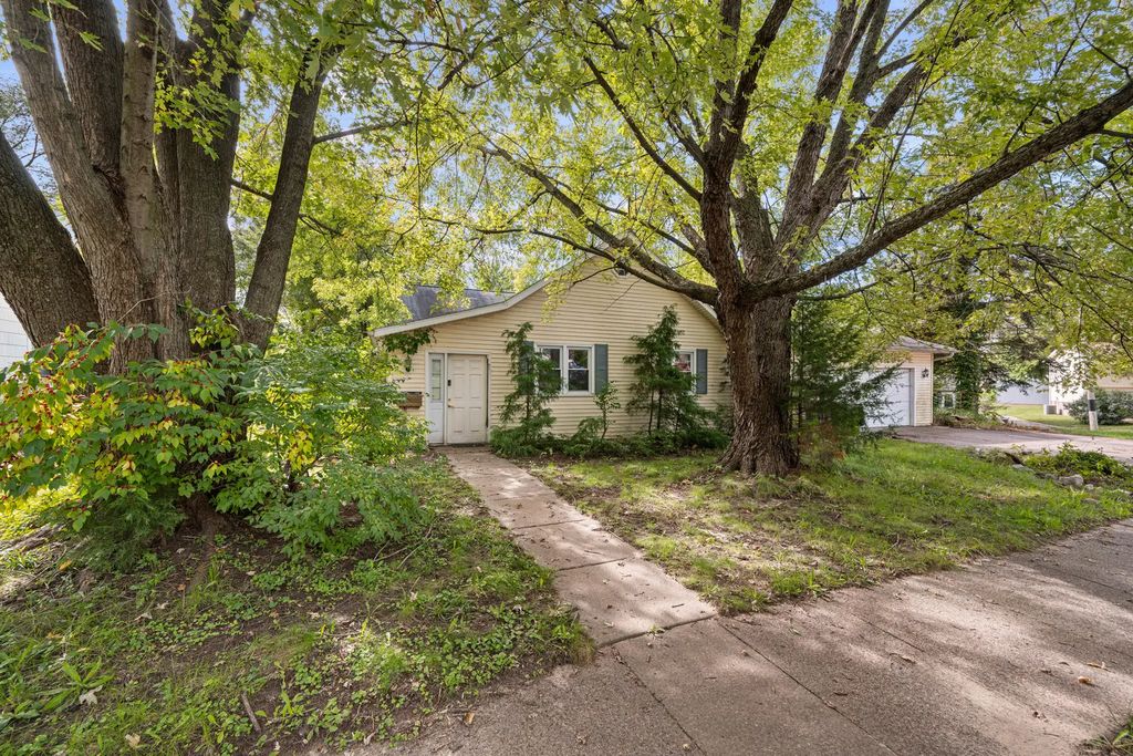 408 W Fulliam Avenue, Muscatine