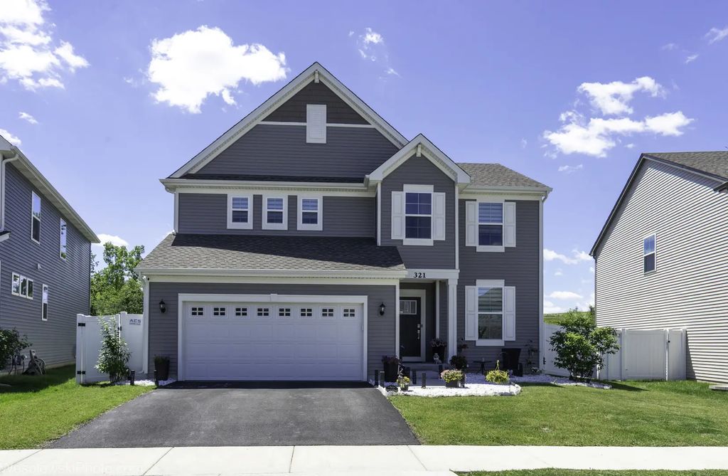 321 S Pointe Avenue, South Elgin