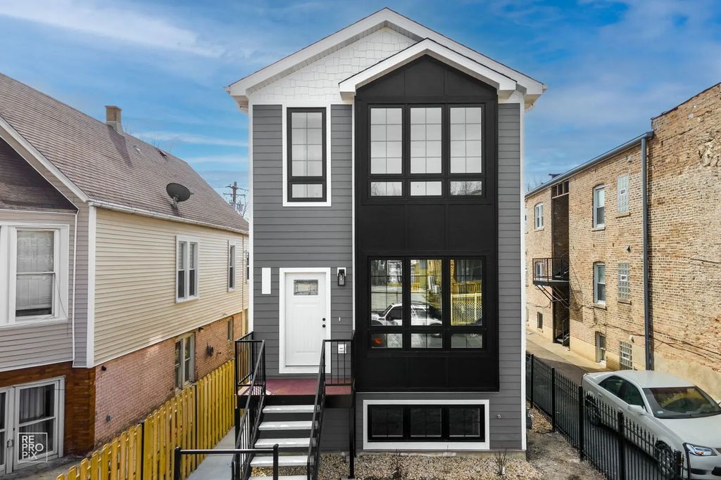 4241 W Walton Street, Chicago