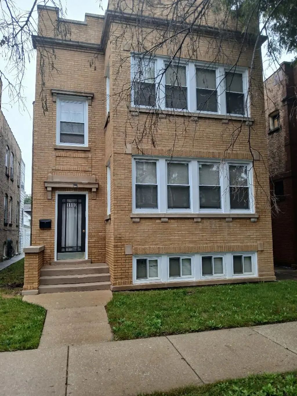 1110 N Massasoit Avenue, Chicago