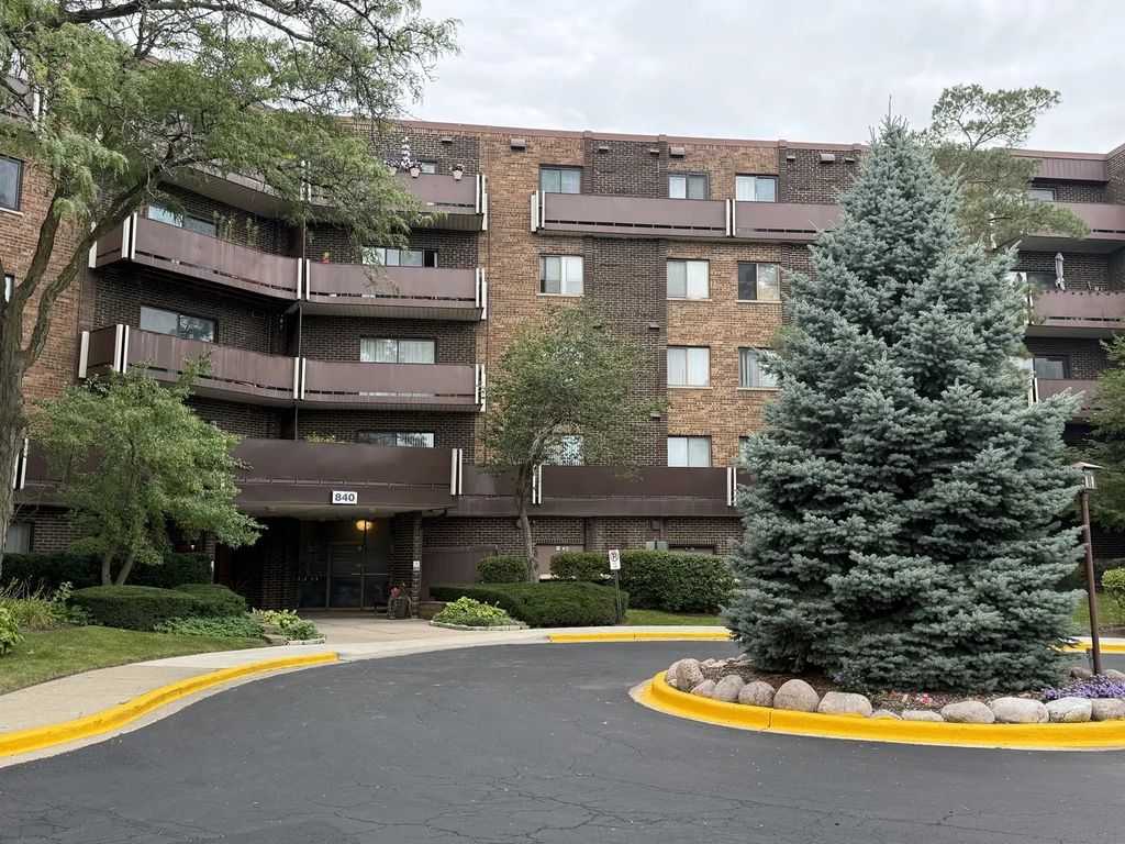 840 Wellington Avenue 103, Elk Grove Village
