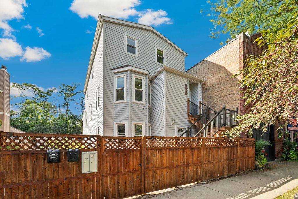 4042 N Kolmar Avenue, Chicago