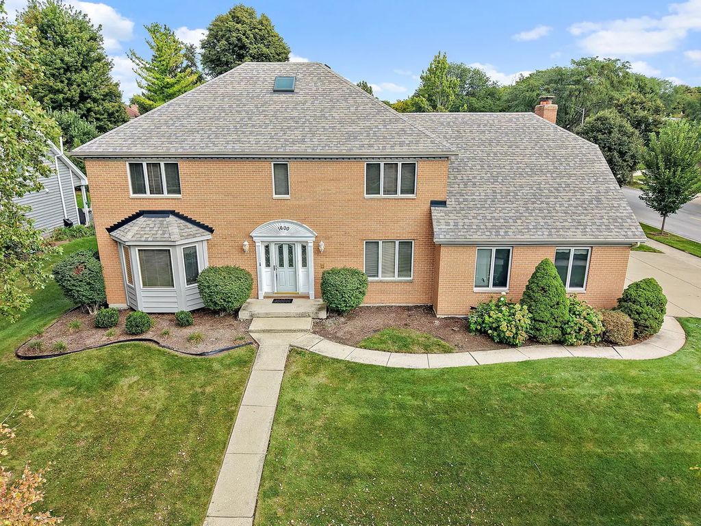 1600 Brentford Drive, Naperville