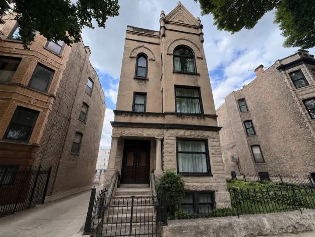 2528 W Iowa Street 2, Chicago
