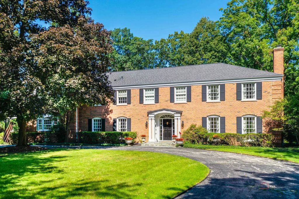 560 Lakeland Drive, Lake Bluff