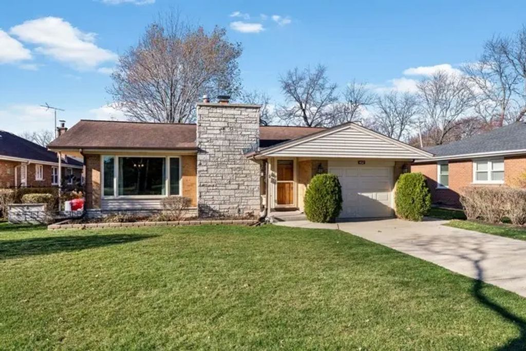 402 S Na Wa Ta Avenue, Mount Prospect