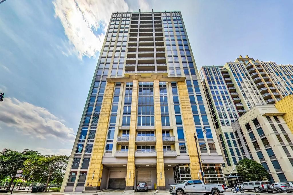 700 N Larrabee Street Gu-68, Chicago