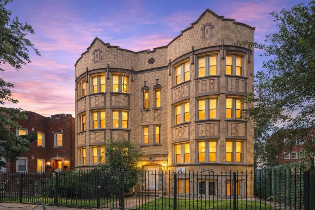 7932 S Kingston Avenue, Chicago