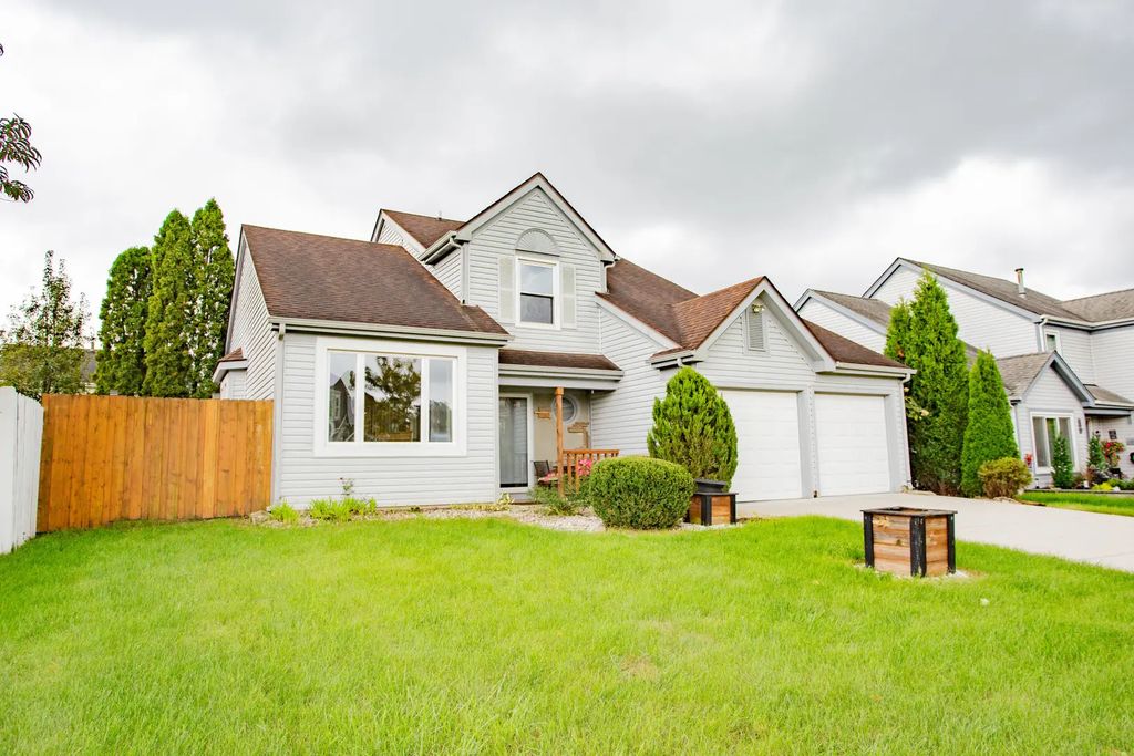 33 Fillmore Lane, Streamwood