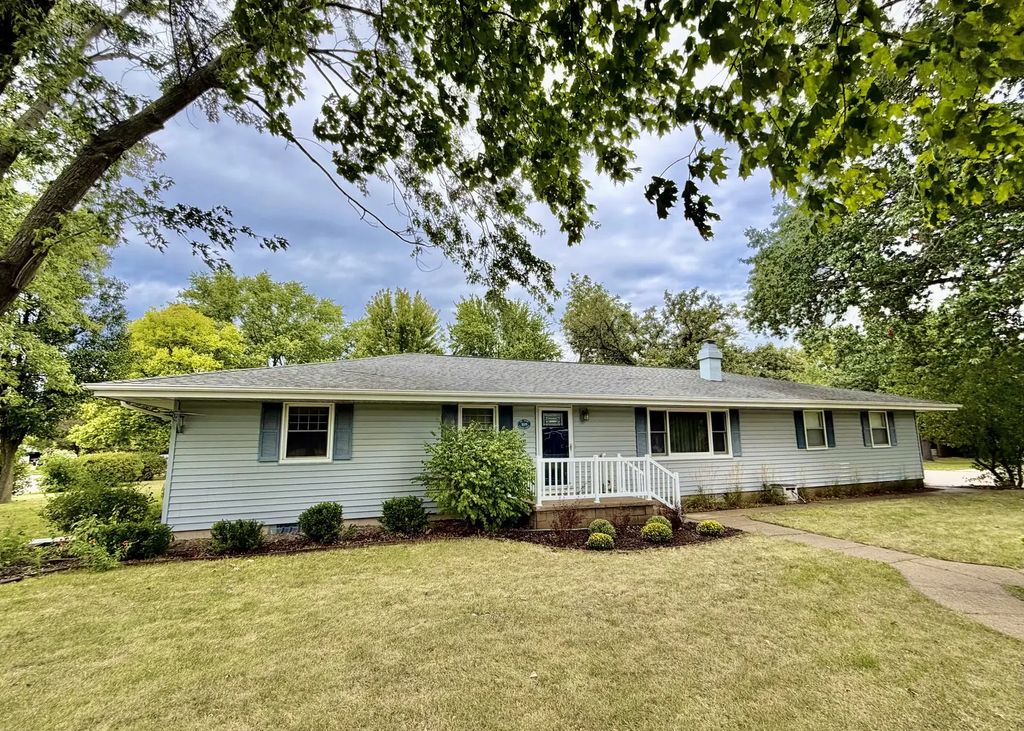 1009 College Street, Henry