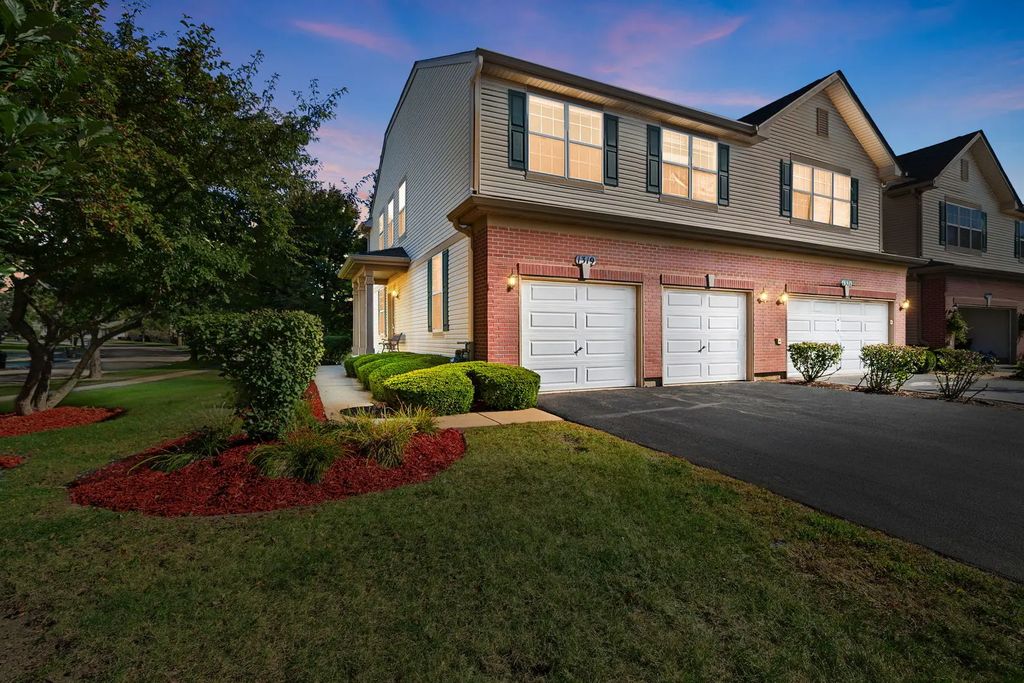 1319 W Crane View Court, Round Lake