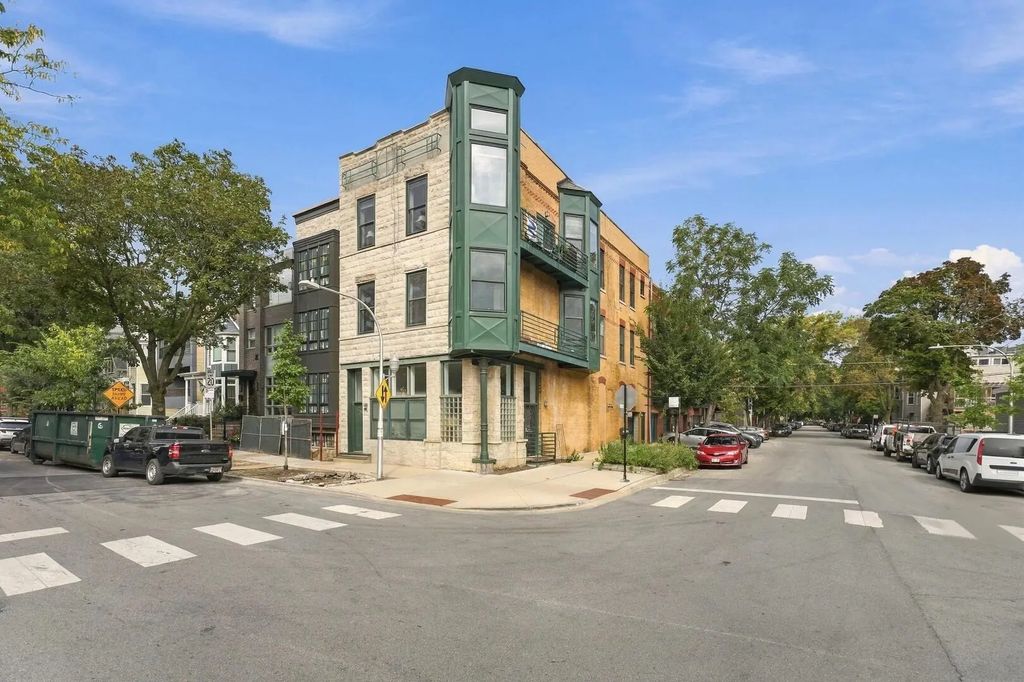 1500 W School Street 2, Chicago
